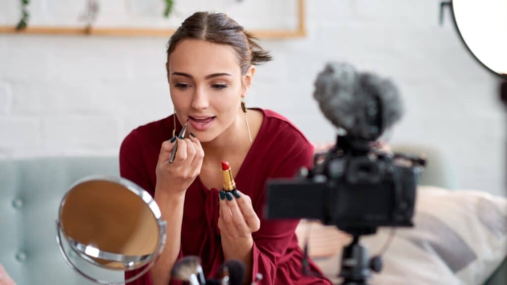 loyalitas pelanggan merekomendasikan produk