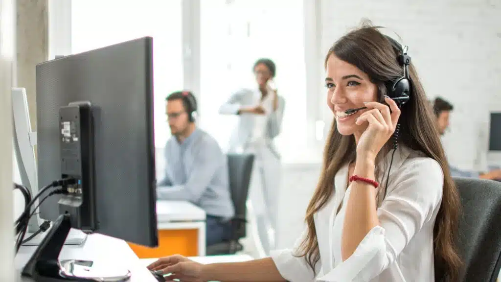 perbedaan customer care dan customer service